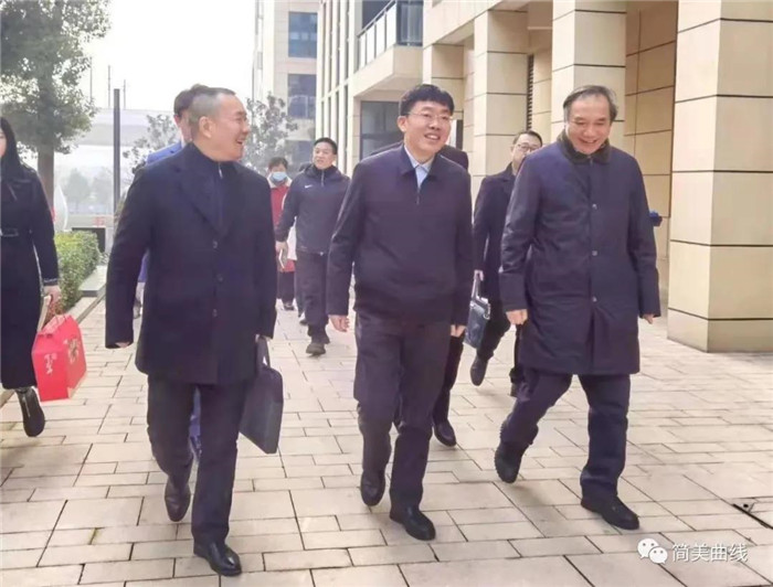 热烈欢迎渝北区区委常委、政法委书记唐密一行莅临公司调研、考察。